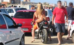 moto-praia-biquini-mulher.jpg